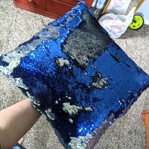 Reversible sequins pillow